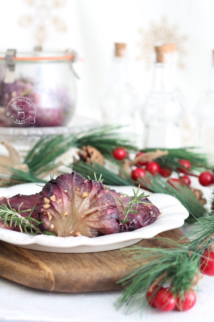 trouxinhas de radicchio recheadas com batatas e gorgonzola em cocção no pote