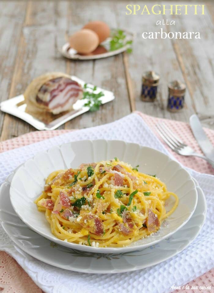 Espaguete à carbonara com guanciale e bacon