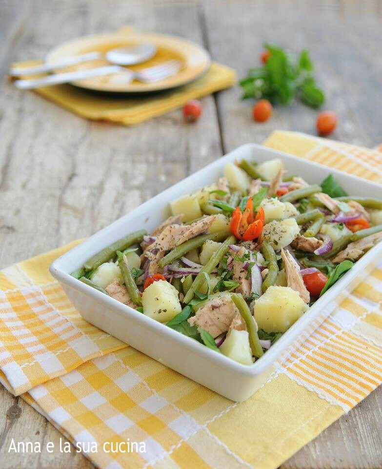 Salada de batata, atum e legumes