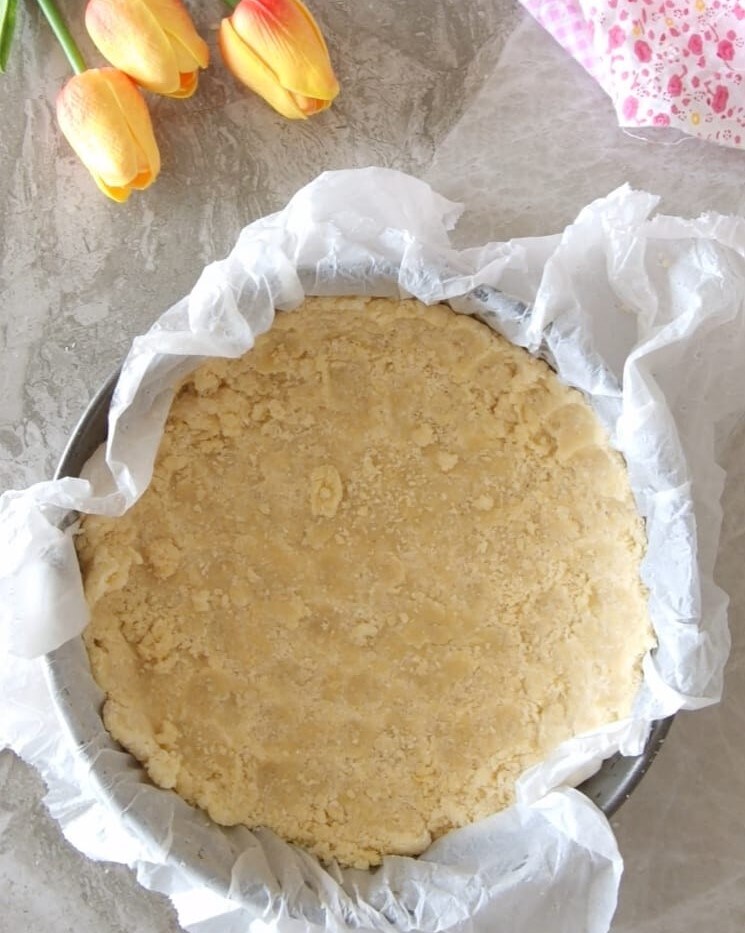 Cuca com morangos e amêndoas deliciosa