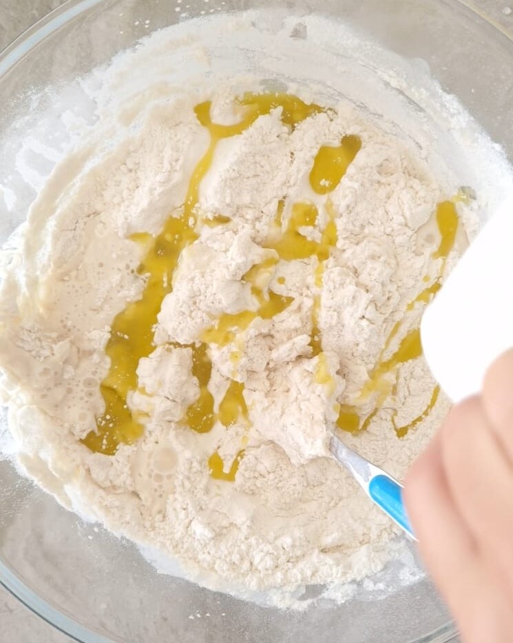 Focaccia sem amassar com tomatinhos