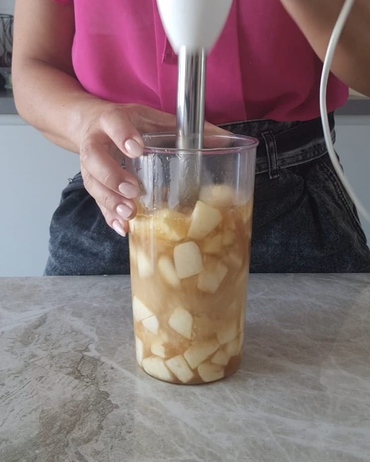 Bolo Plumcake de maçãs trituradas doce paradisíaco
