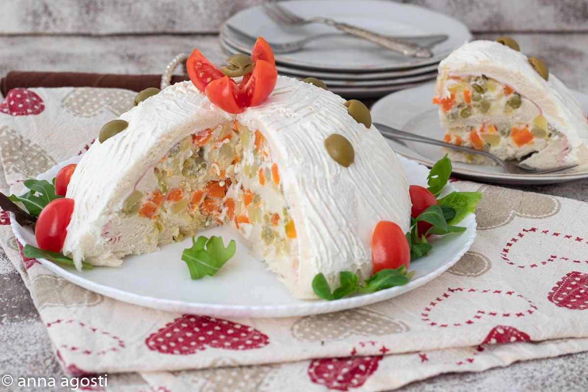 Zuccotto Salgado com Salada Russa