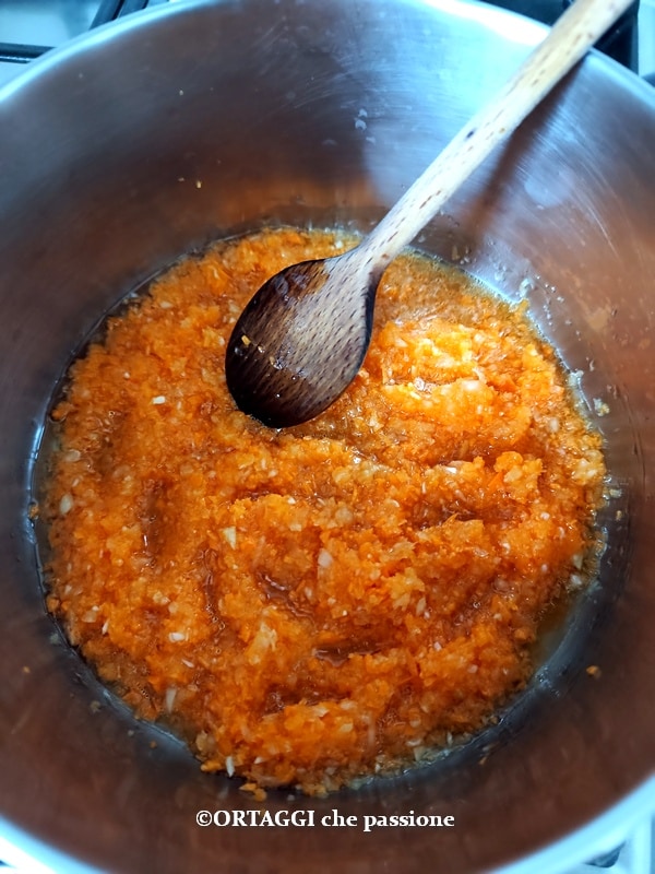 refogado de cenouras e cebola