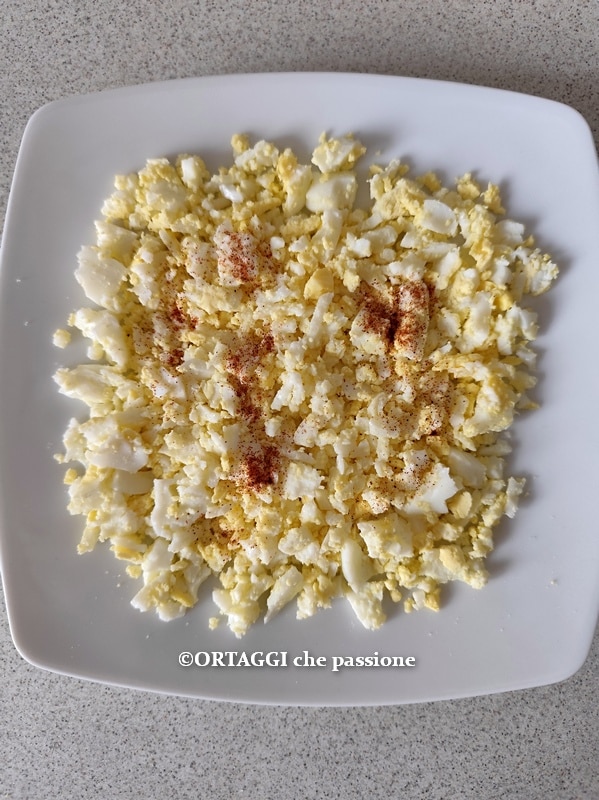 rosa de gorizia e ovos - temperar ovo amassado