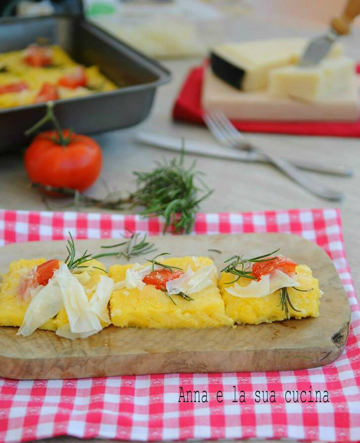 Crostini de polenta com queijo