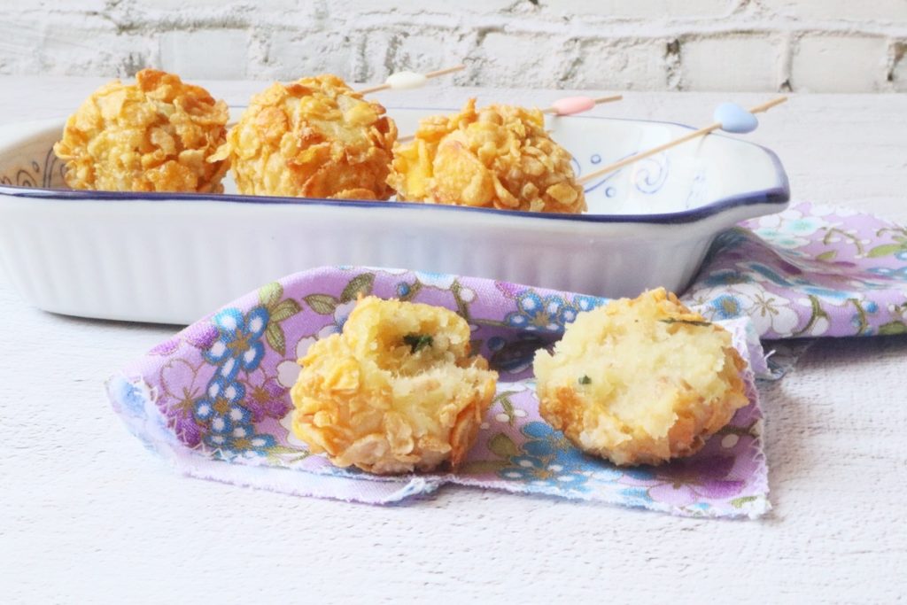 Almôndegas de atum e batatas na fritadeira sem óleo