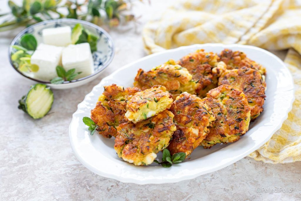 almôndegas gregas com abobrinha e feta