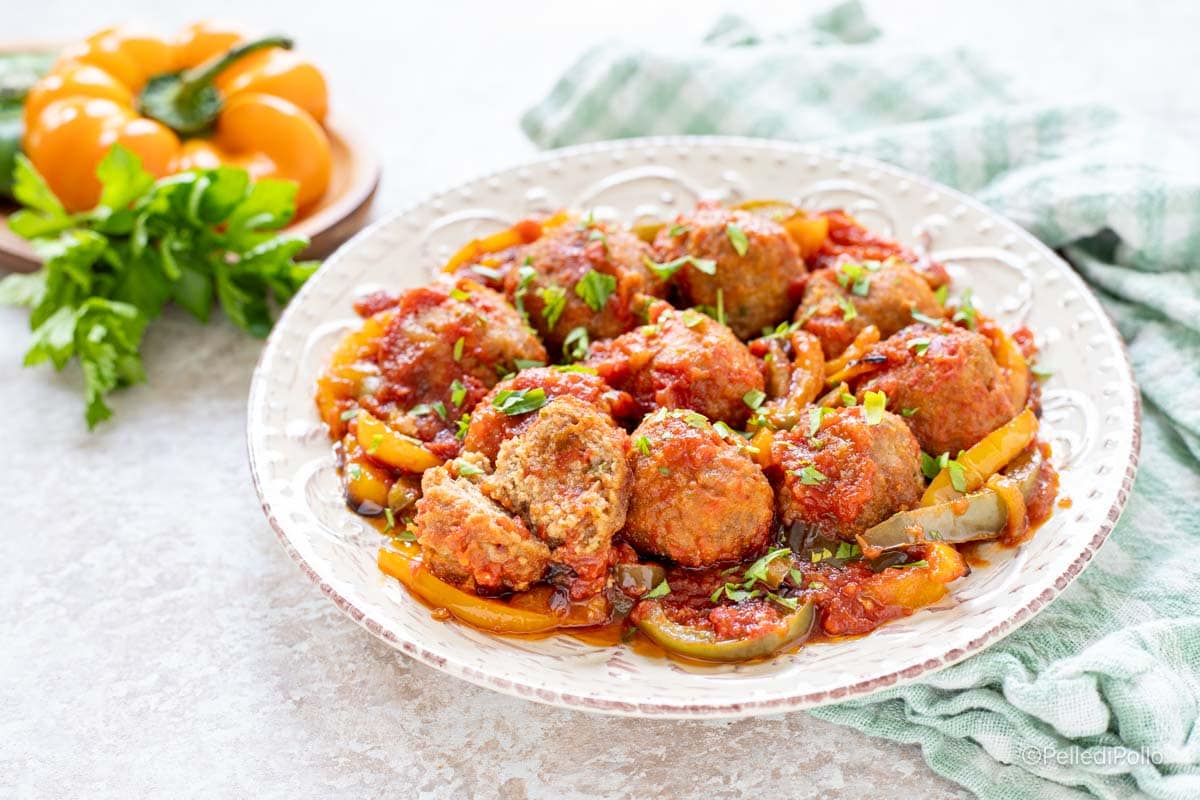 Almôndegas ao molho de pimentões