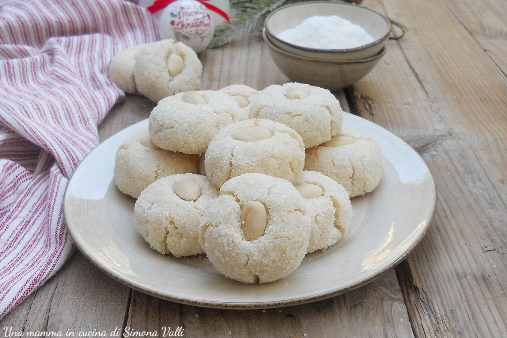 amaretti macios de coco e amêndoa