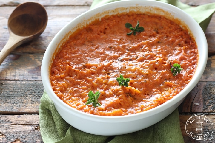 Arroz à moda do telefone no micro-ondas