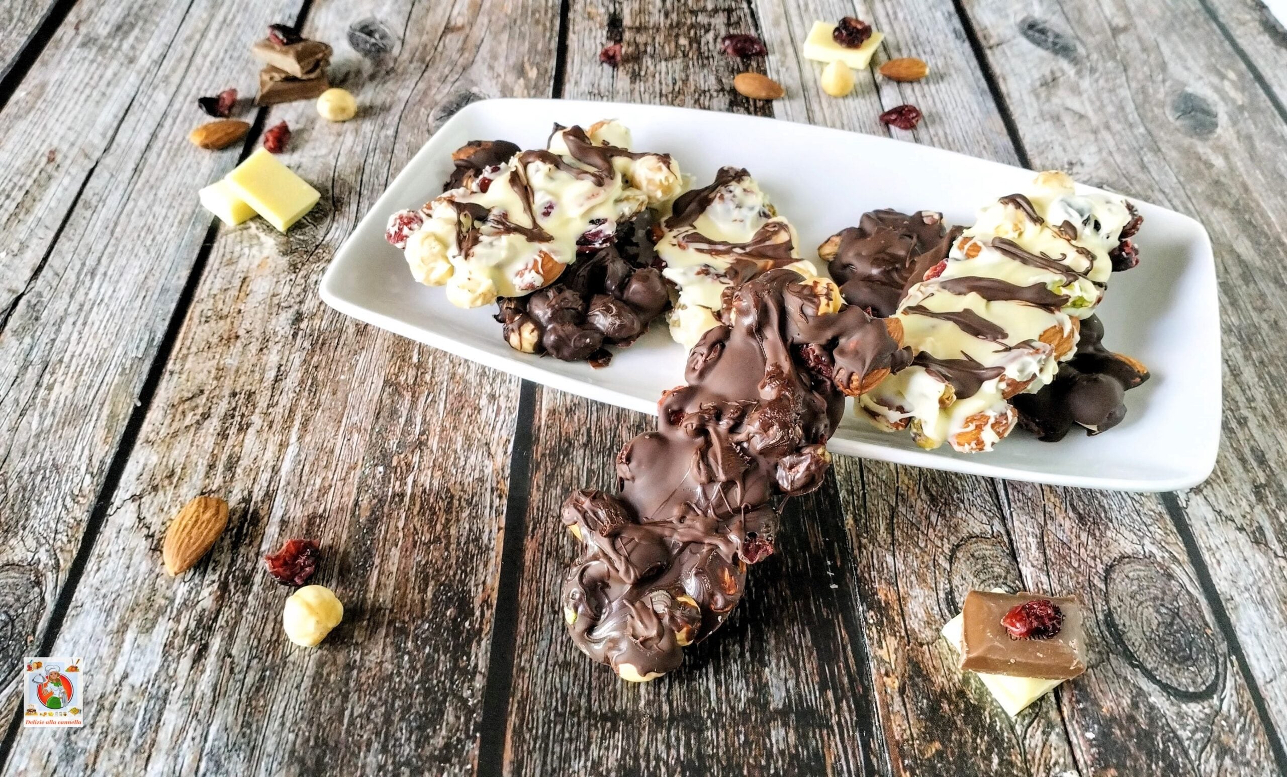 Barras de frutas secas e chocolate: a combinação perfeita para um lanche saudável e delicioso.