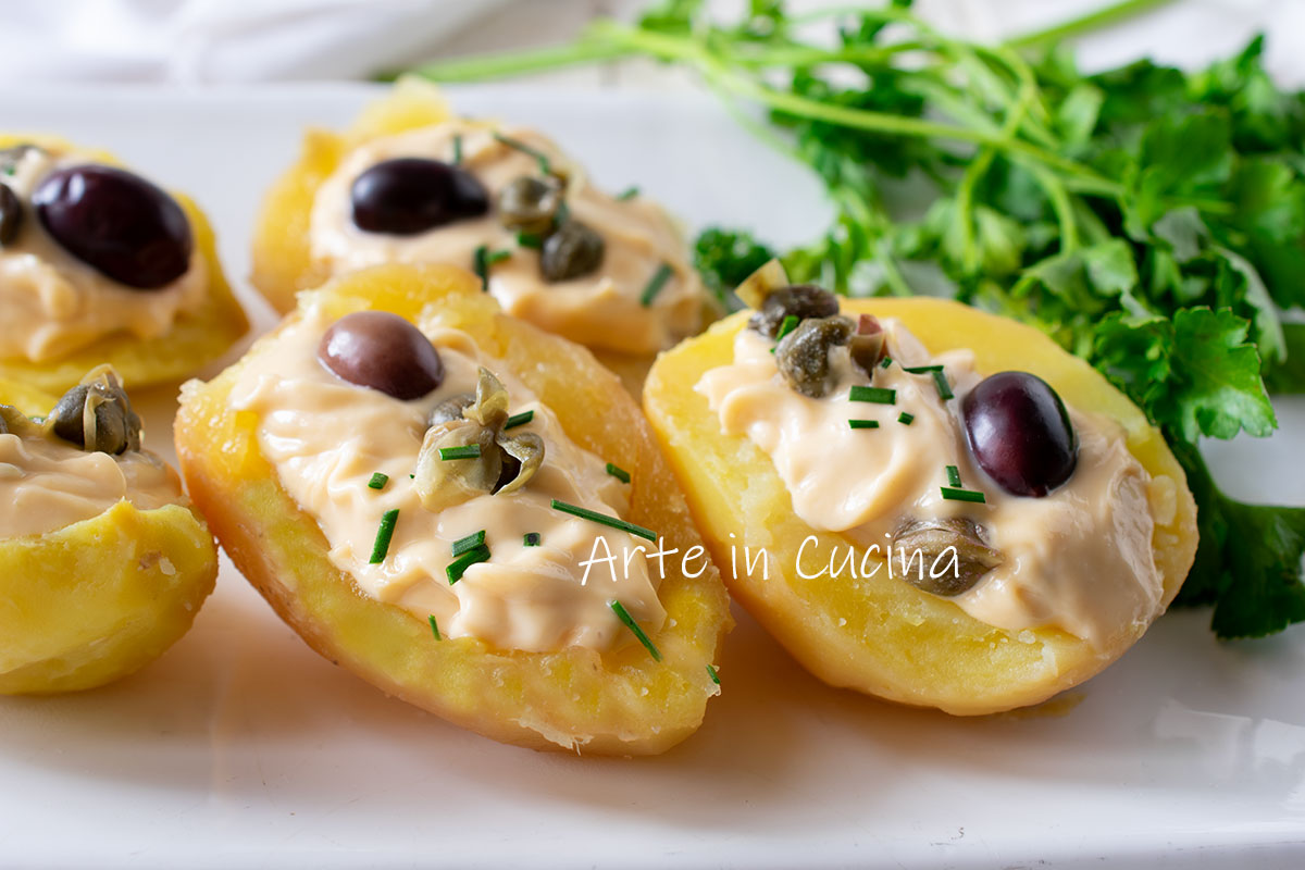 Batatas recheadas com molho de atum