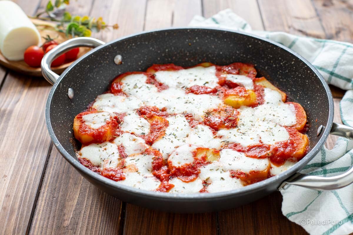 Batatas à pizzaiola na frigideira