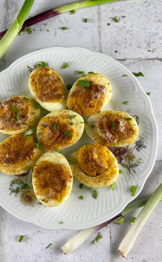 Ovos cozidos gratinados no forno