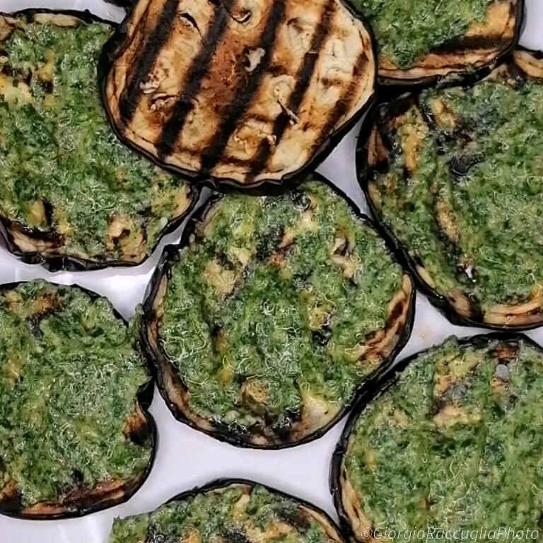 berinjela grelhada com molho de salsa
