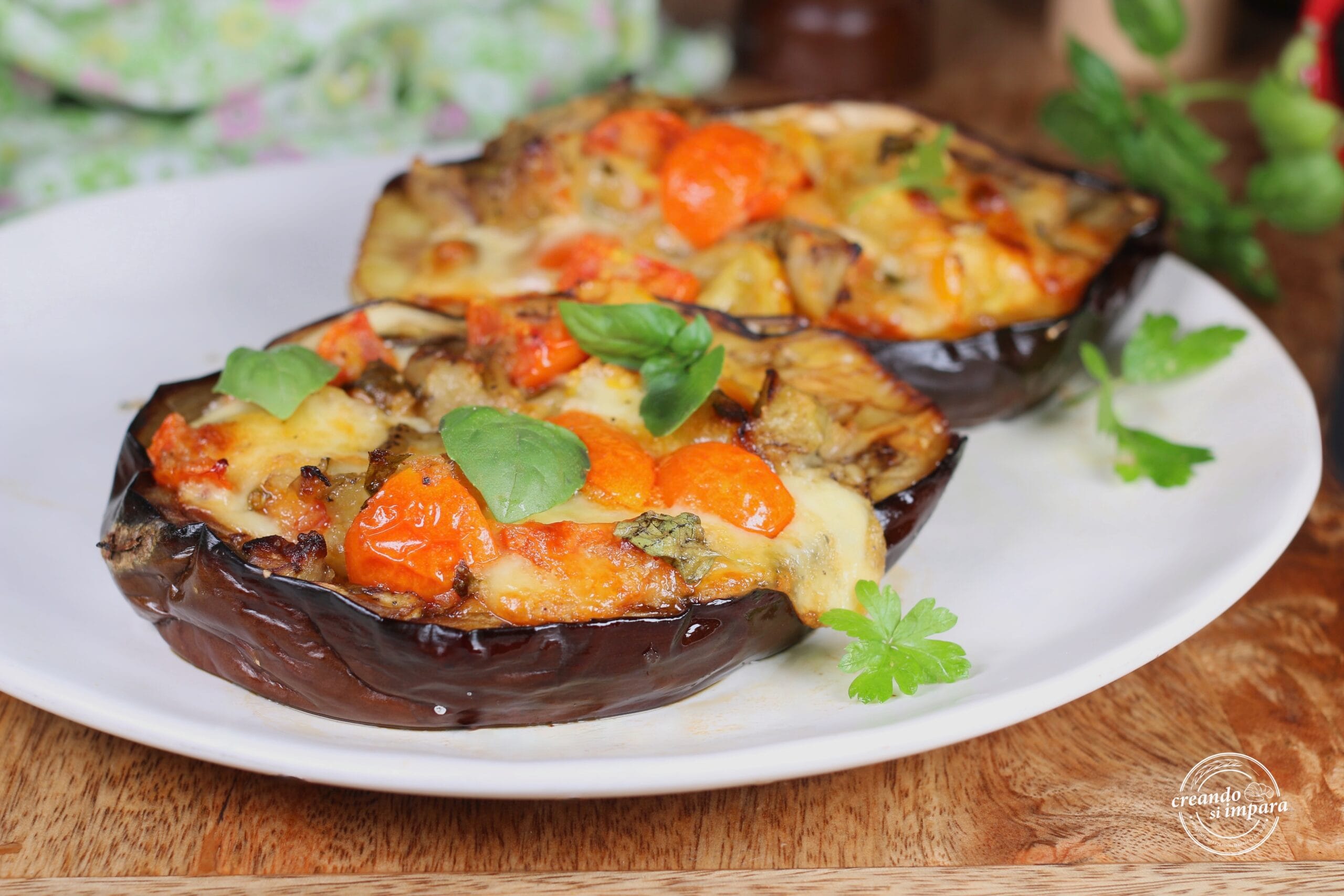 Berinjelas recheadas com tomate e mussarela