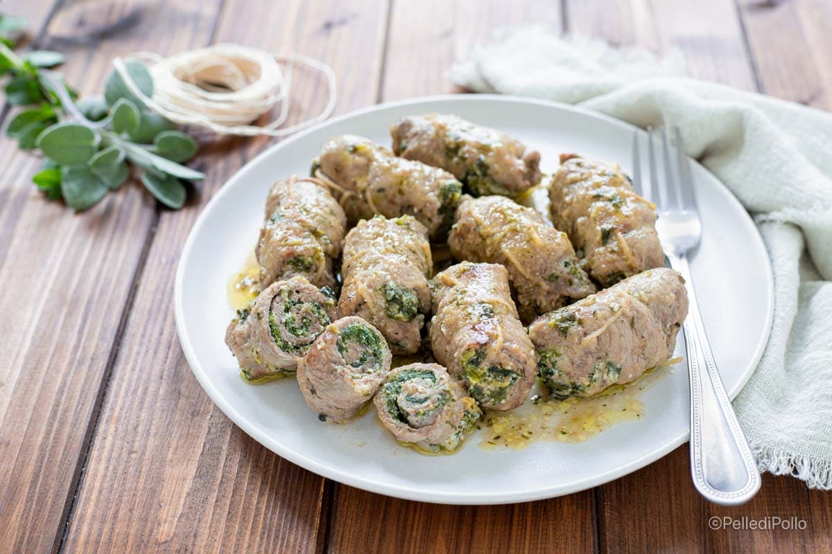 Bifes enrolados com ervas e ricota