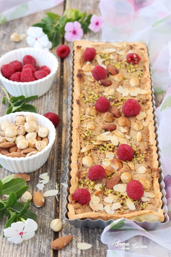 Torta com creme de mascarpone e amêndoas