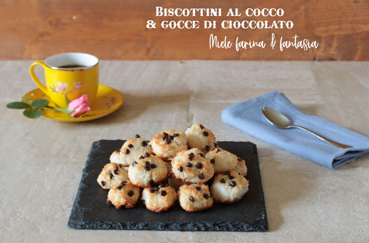Biscoitos de coco e gotas de chocolate