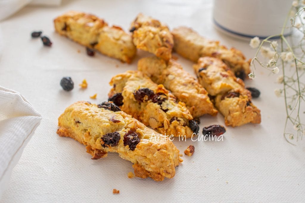Biscoitos dos mortos com frutas secas