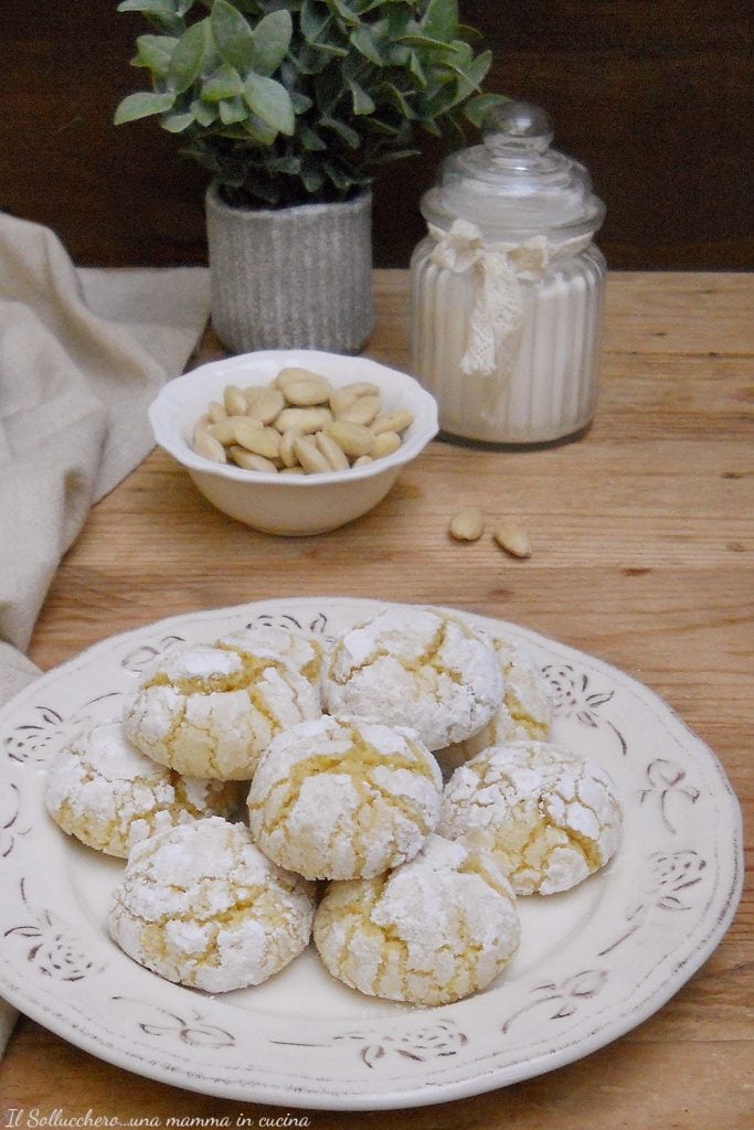 biscoitos macios de amêndoas vert