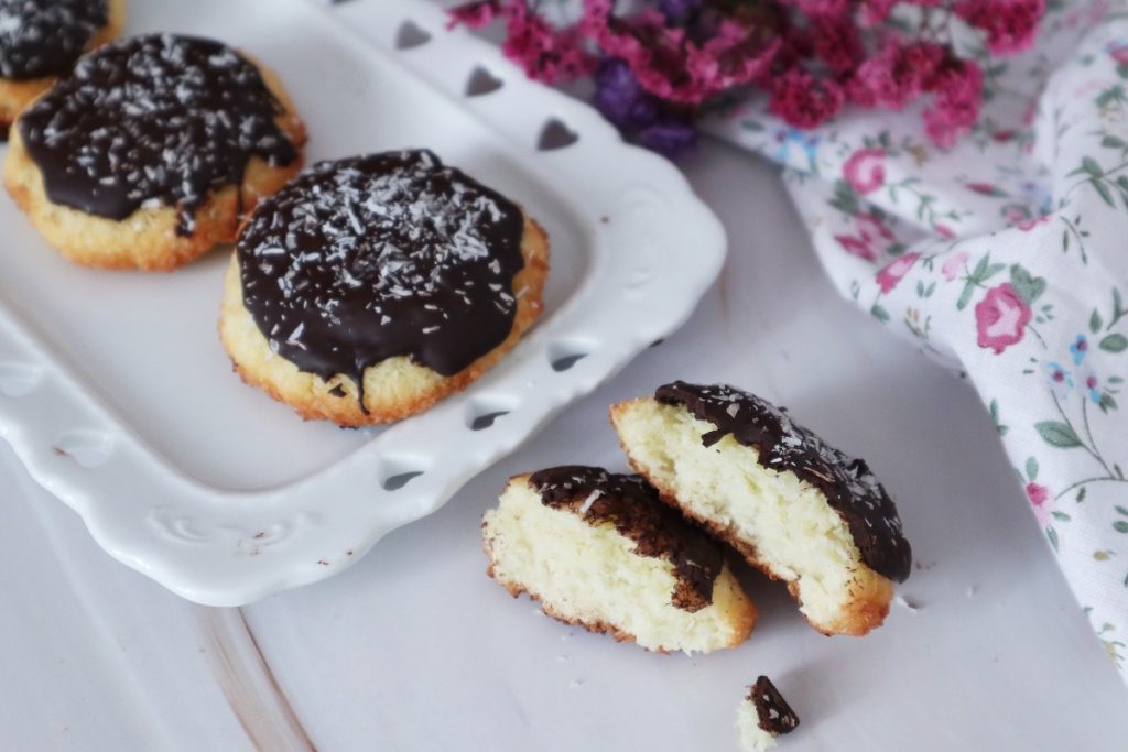 Biscoitos de coco e chocolate