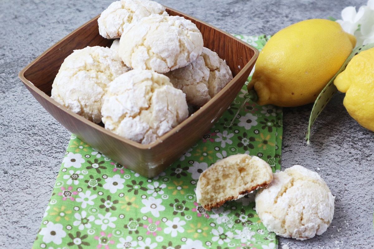Biscoitos macios de limão