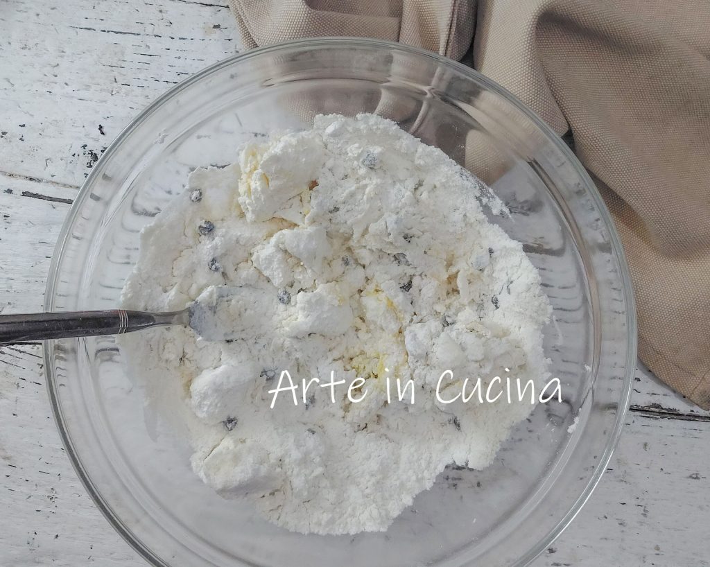 BOLO BISCOTTONE com gotas de chocolate e nutella