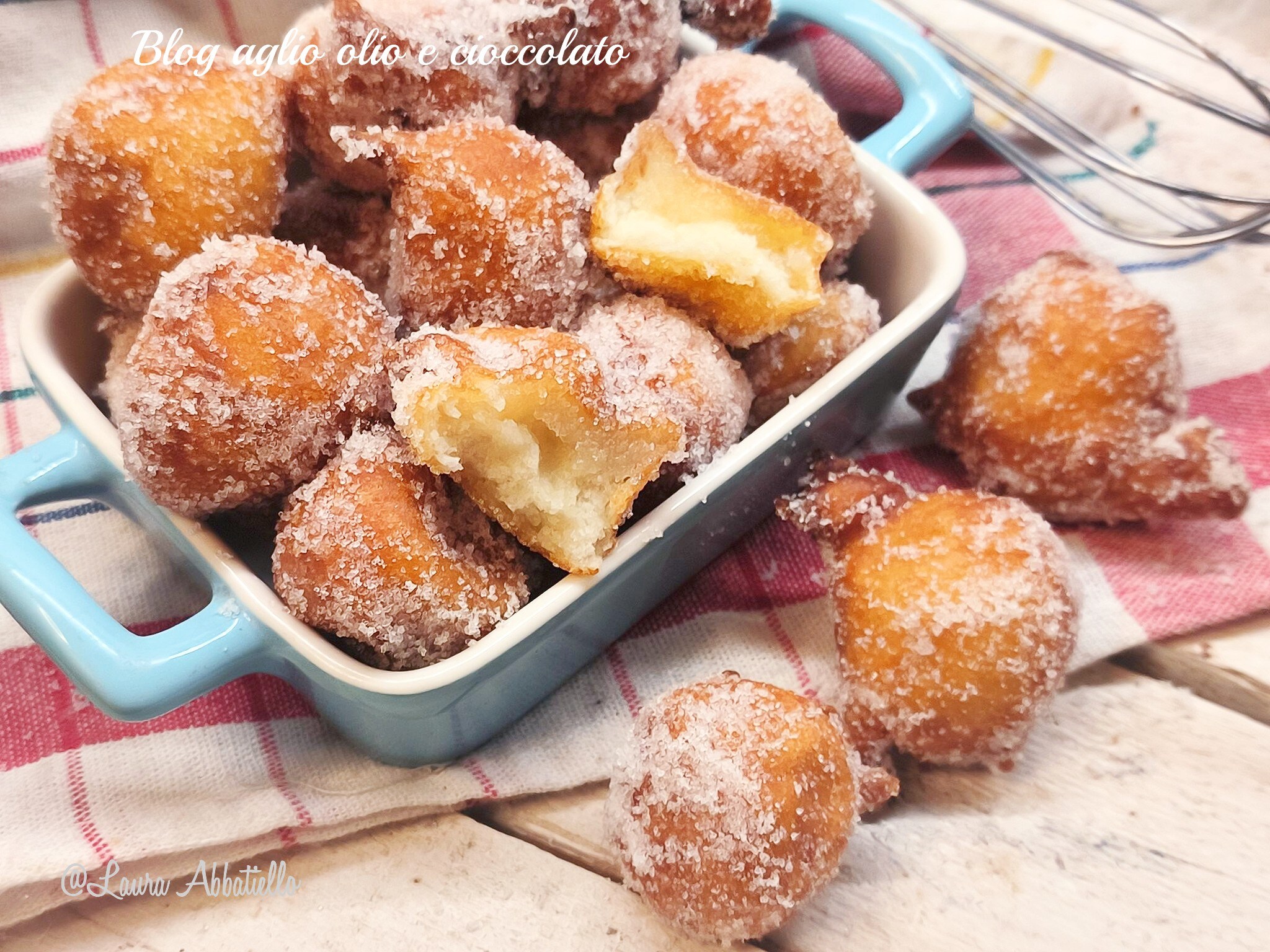 BOLINHAS DE MASSA FRITAS SUPER MACIAS COM APENAS 4 INGREDIENTES TUDO NA TIGELA PRONTAS EM POUCOS MINUTOS SEM FERMENTAÇÃO