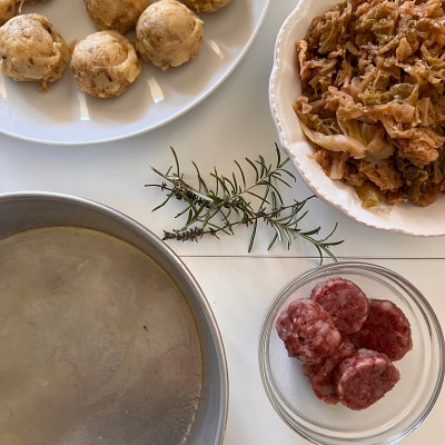 ingredientes para fazer os bolinhos com polenta e sobras