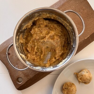 polenta cozida em panela e temperada com couve