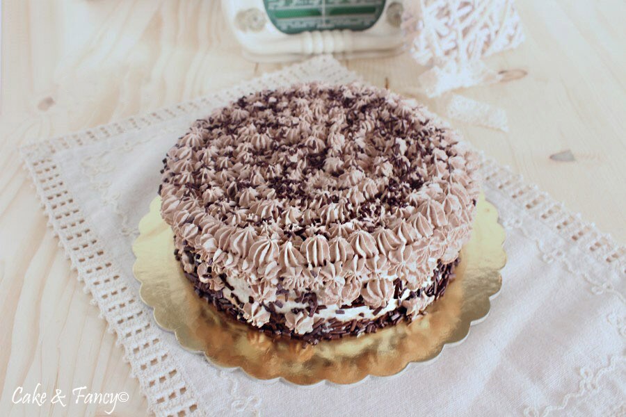 Bolo recheado com chantilly