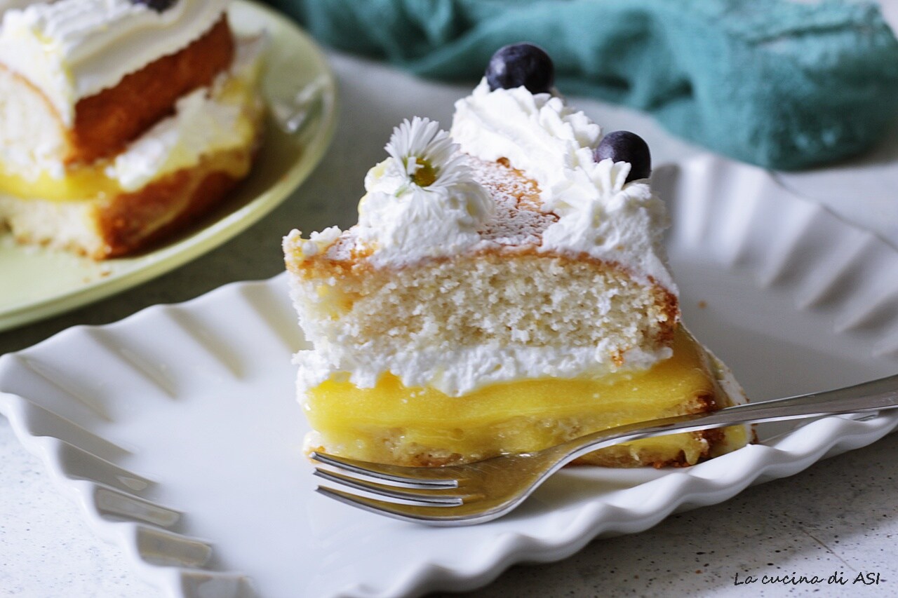 Bolo de claras com lemon curd e chantilly