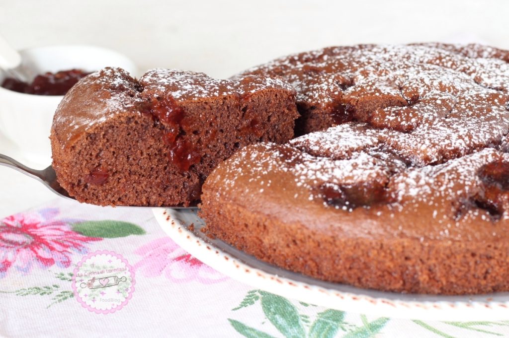 bolo de cacau e geleia