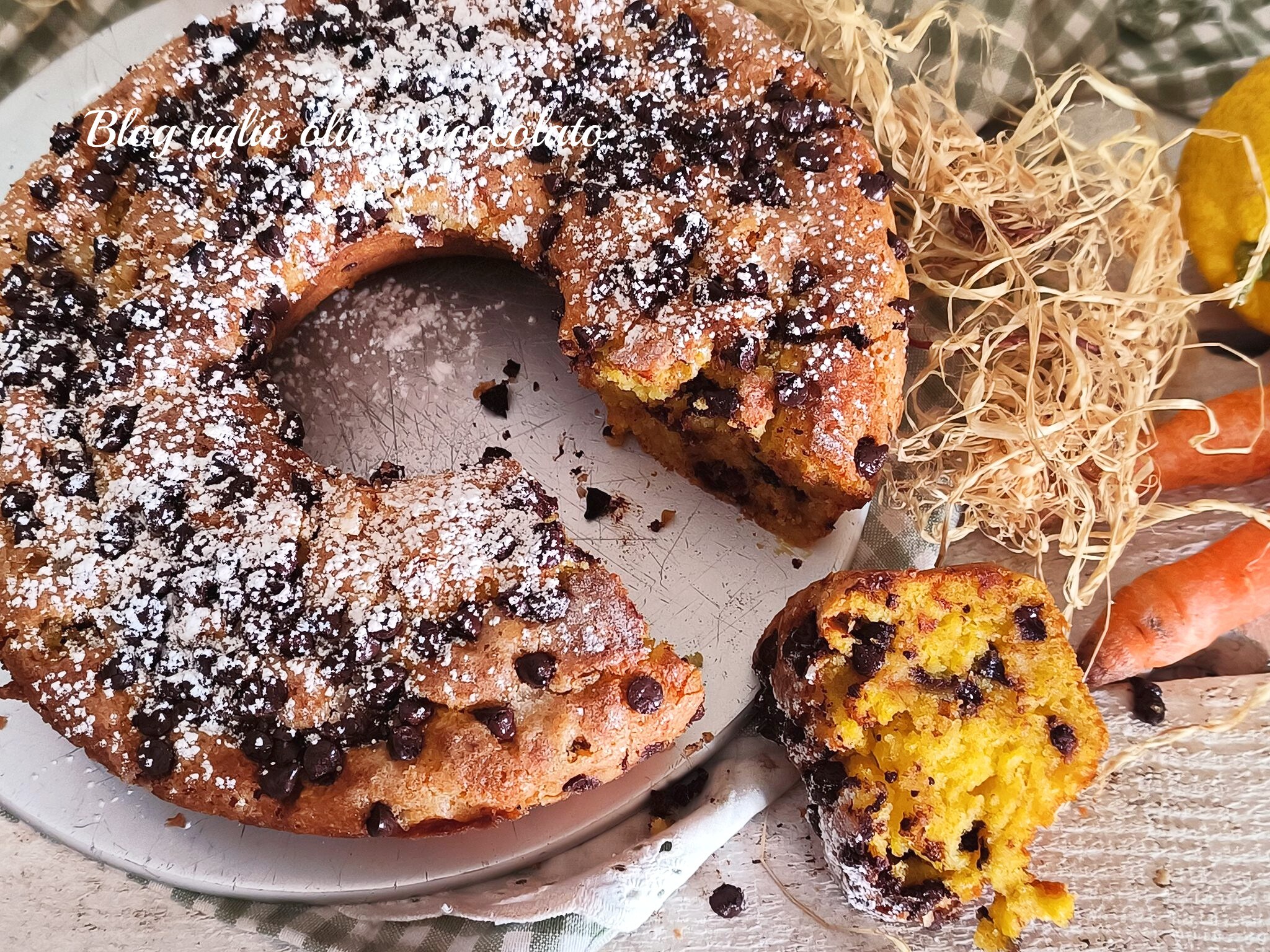 BOLO DE CENOURA COZIDA COM GOTAS DE CHOCOLATE SEM OVOS E SEM MANTEIGA E COM POUCO AÇÚCAR: RECEITA DOCE FÁCIL