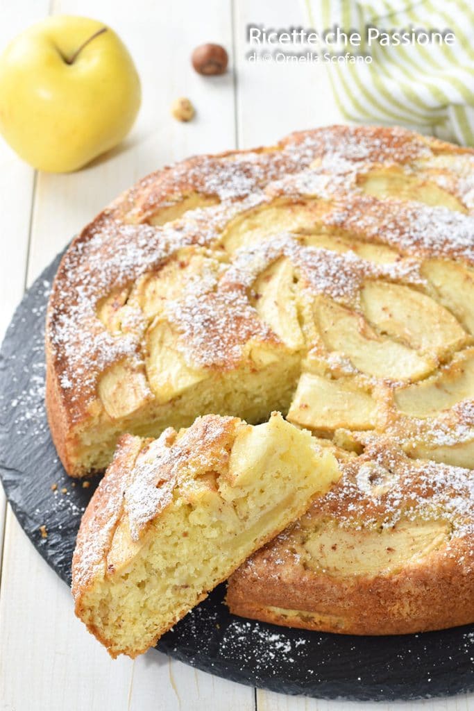 bolo de maçã com avelãs e iogurte