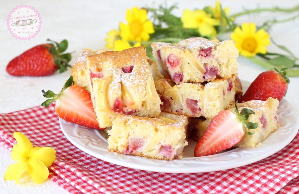 bolo de maçãs e morangos