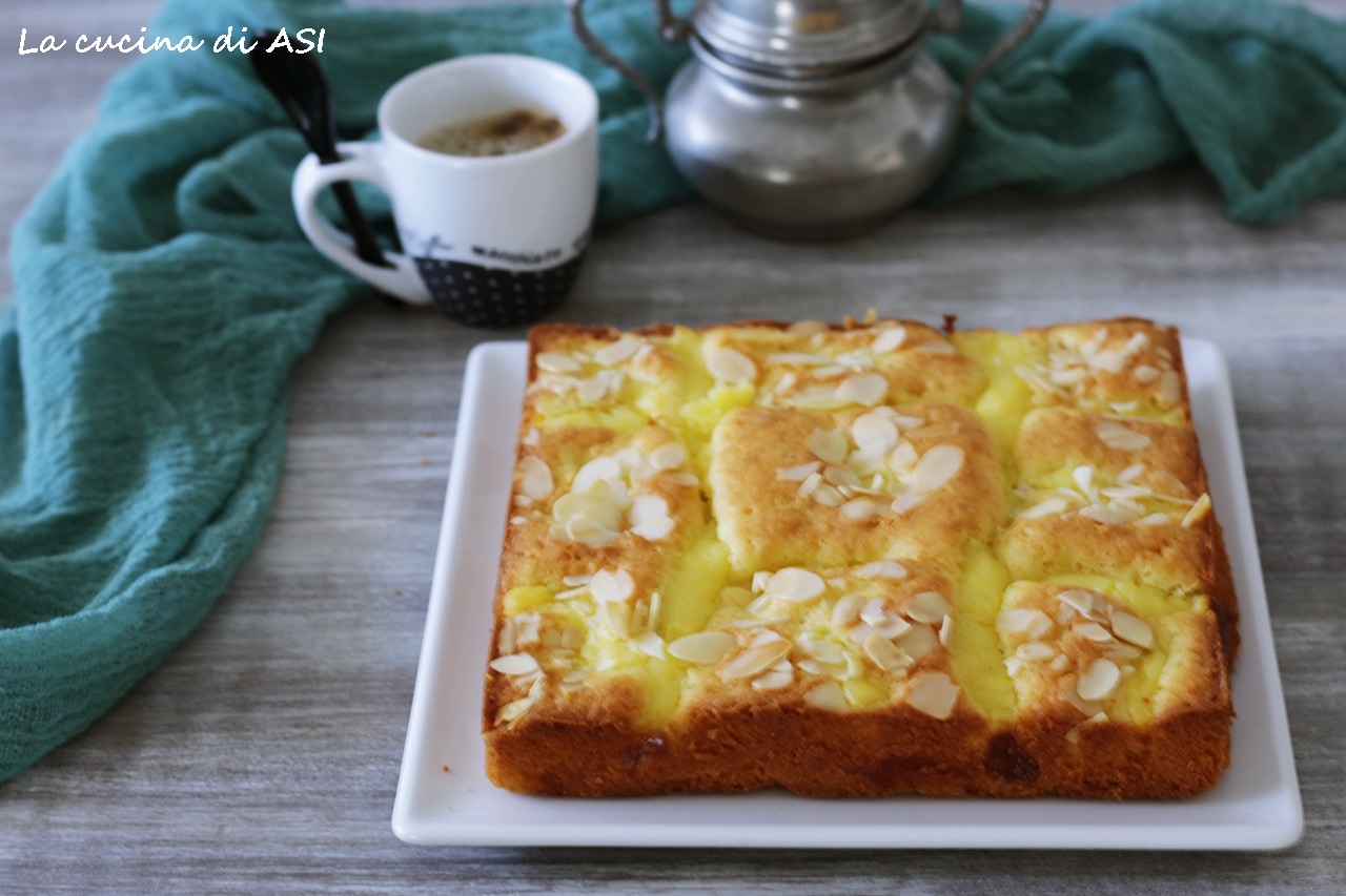 Bolo nuvem de maçã com creme em rede