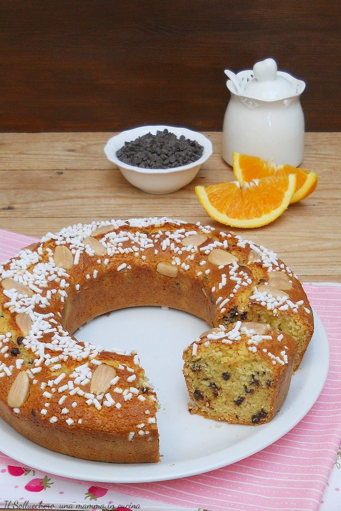 Bolo de laranja e amêndoas com gotas de chocolate vert def