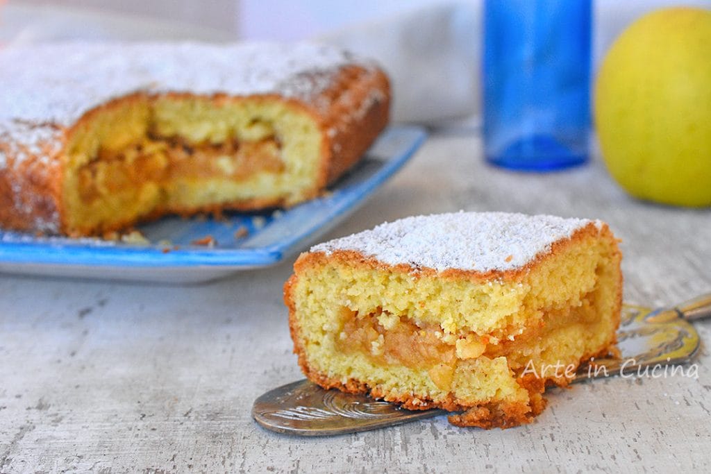 Bolo de maçãs húngaro com nozes