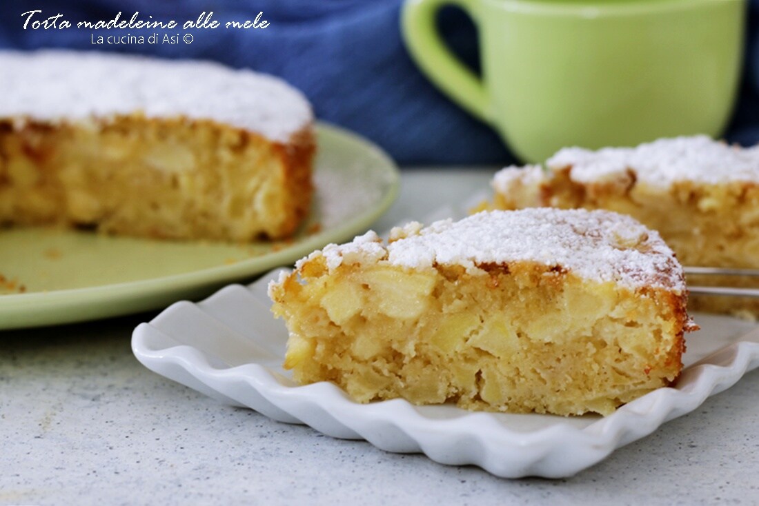 Bolo madeleine de maçã doce macio e perfumado