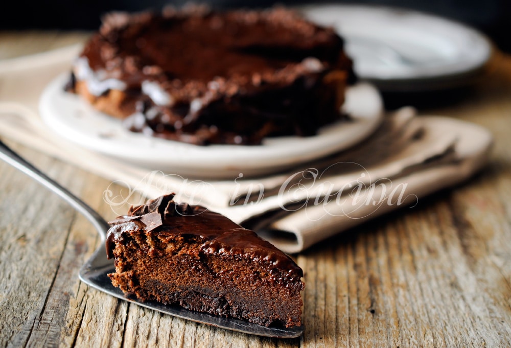 Bolo mole de chocolate rápido e leve