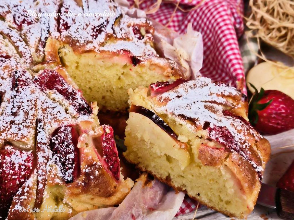 Bolo com morangos ricota e maçãs super macio e delicado será difícil não repetir, uma sobremesa perfeita para ser apreciada em qualquer momento do dia