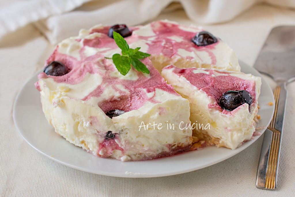 Bolo semifrio cerejas e creme