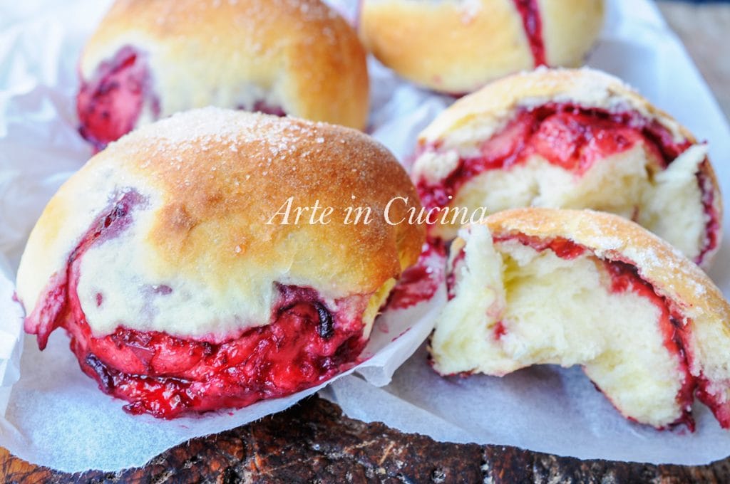 Brioche macio com geleia de mirtilo light