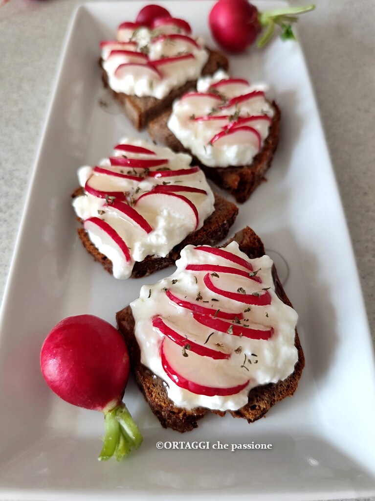 bruschetta com rabanetes fácil e rápida