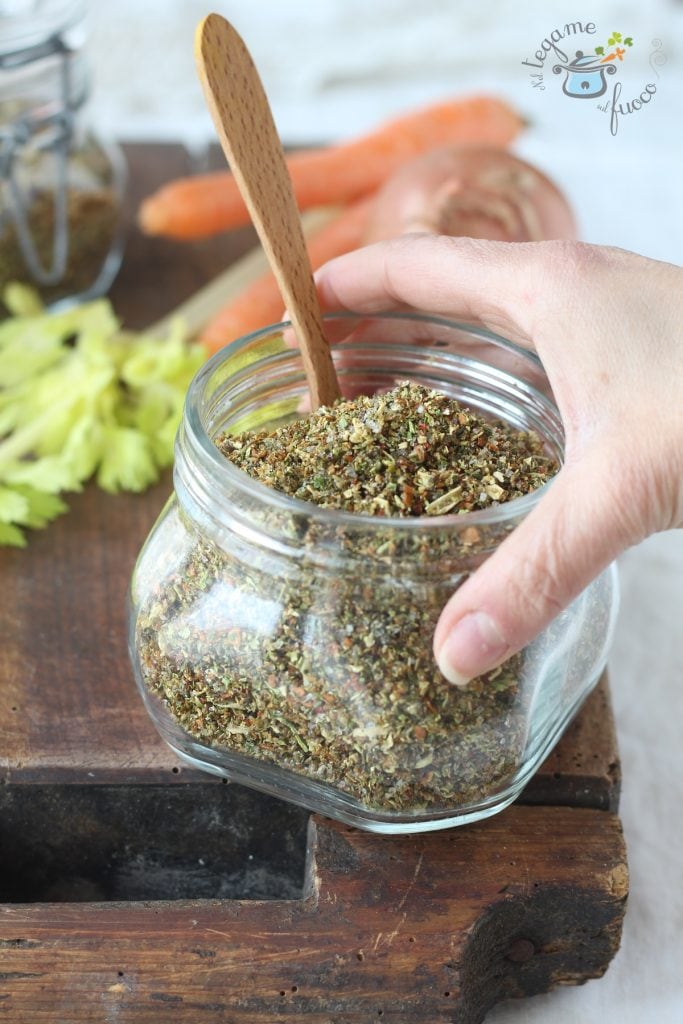 legumes picados e desidratados para fazer caldo granular com pouco sal feito em casa