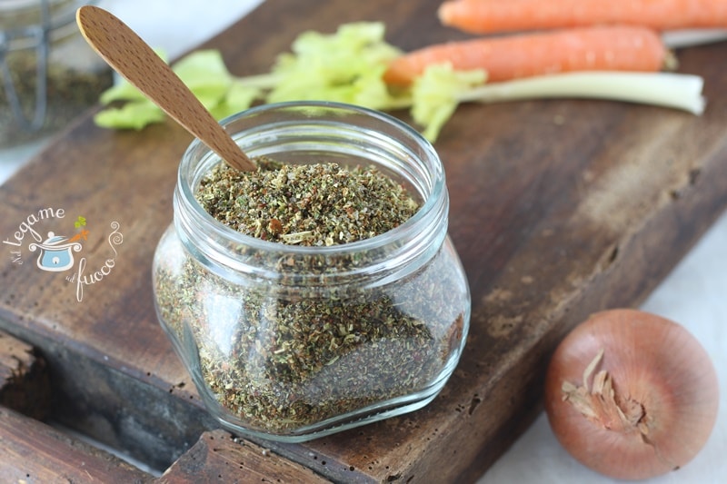 Caldo granular com pouco sal