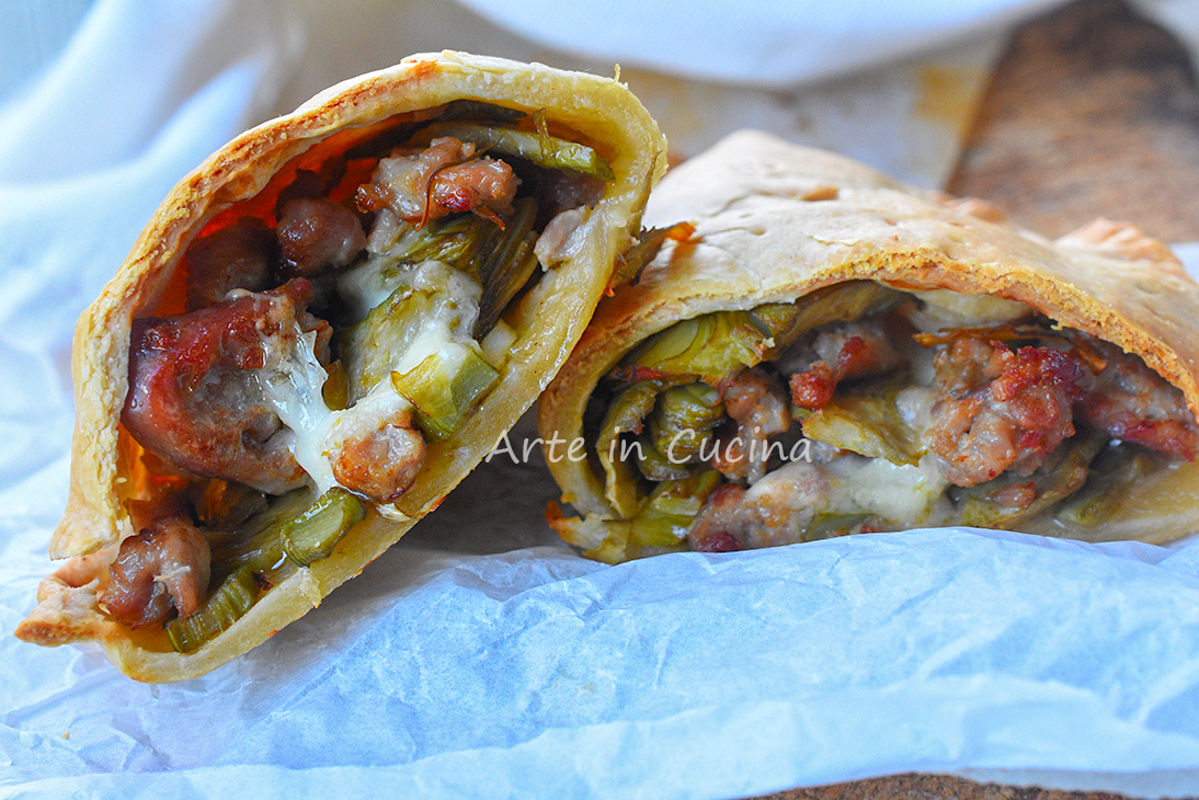 Calzone salsicha e alcachofras